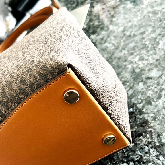 Michael Kors Kensington Large Logo Shoulder Tote Retail $358 Clearance Sale - Picture 14 of 15